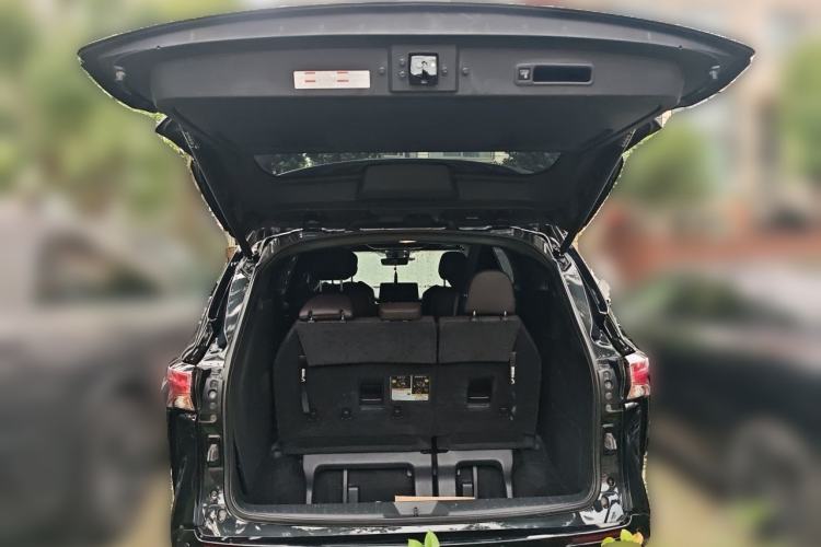 Used Toyota SIENNA 2021 2.5L Hybrid Platinum Edition Trunk