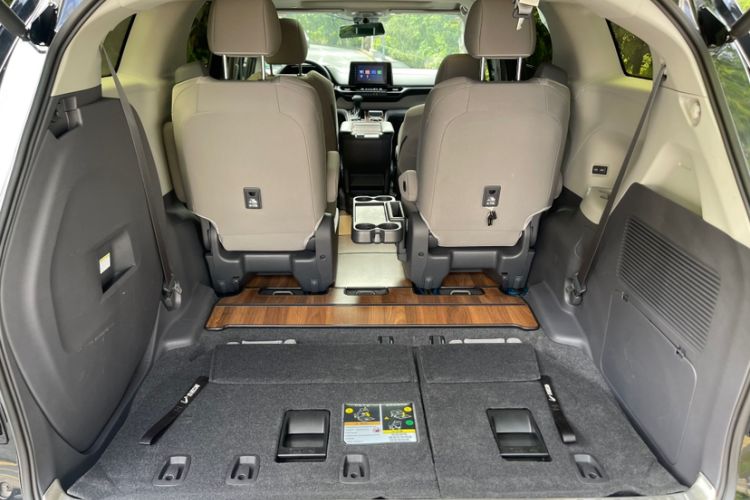 Used Toyota SIENNA 2021 2.5L Hybrid Comfort Edition Trunk