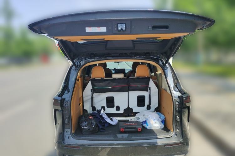 Used Toyota SIENNA 2021 2.5L Hybrid Luxury Edition Trunk
