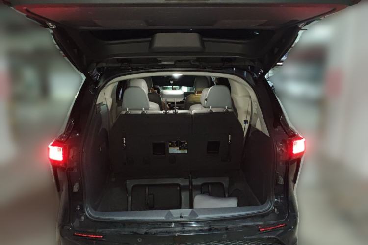 Used Toyota SIENNA 2021 2.5L Hybrid Luxury Edition Trunk