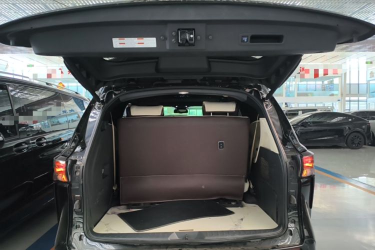 Used Toyota SIENNA 2021 2.5L Hybrid Luxury Edition Trunk