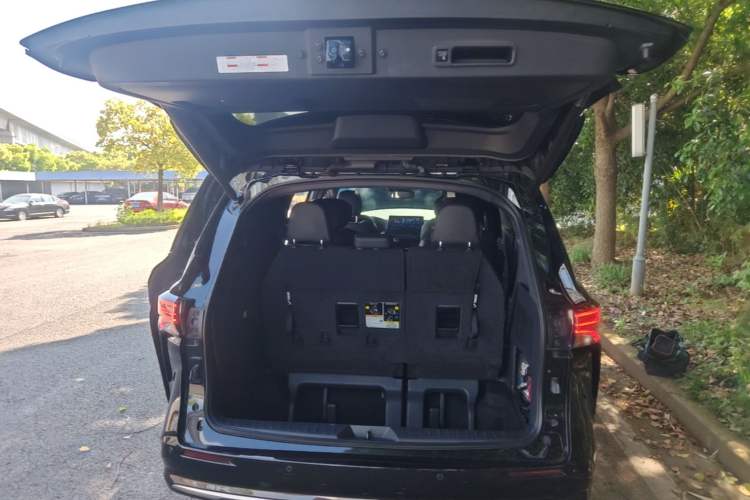 Used Toyota SIENNA 2021 2.5L Hybrid Premium Edition Trunk