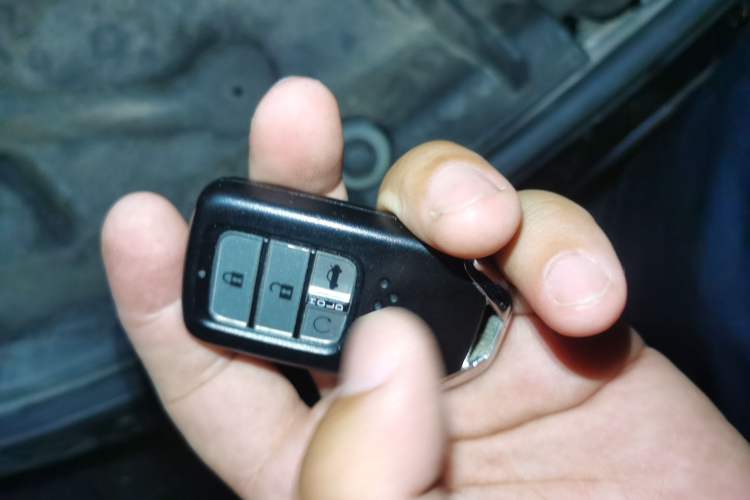Used Toyota SIENNA 2021 2.5L Hybrid Premium Edition Vehicle Key
