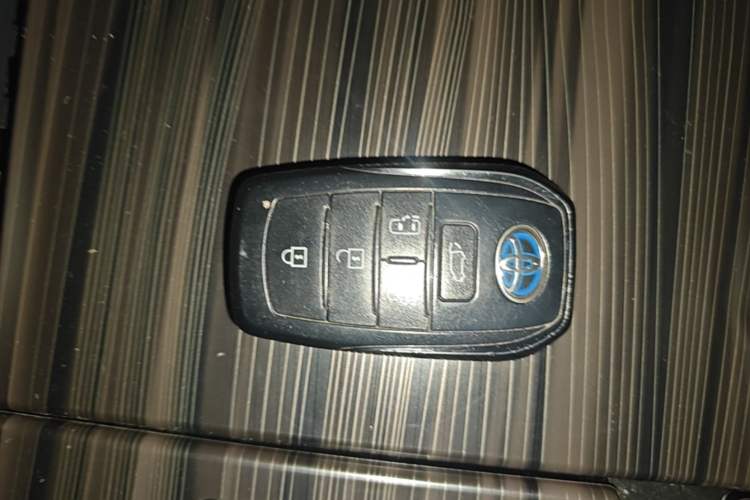 Used Toyota SIENNA 2021 2.5L Hybrid Platinum Edition Vehicle Key