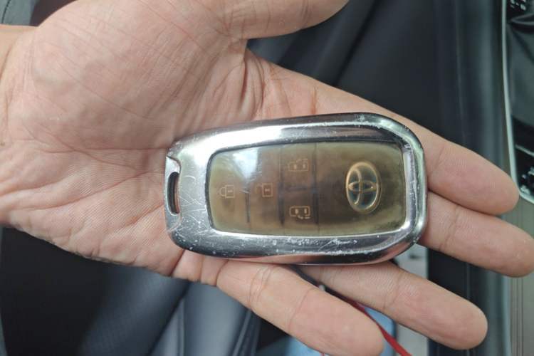 Used Toyota SIENNA 2021 2.5L Hybrid Comfort Edition Vehicle Key