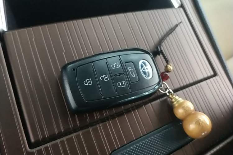 Used Toyota SIENNA 2021 2.5L Hybrid Luxury Edition Vehicle Key