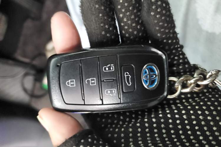 Used Toyota SIENNA 2021 2.5L Hybrid Platinum Edition Vehicle Key
