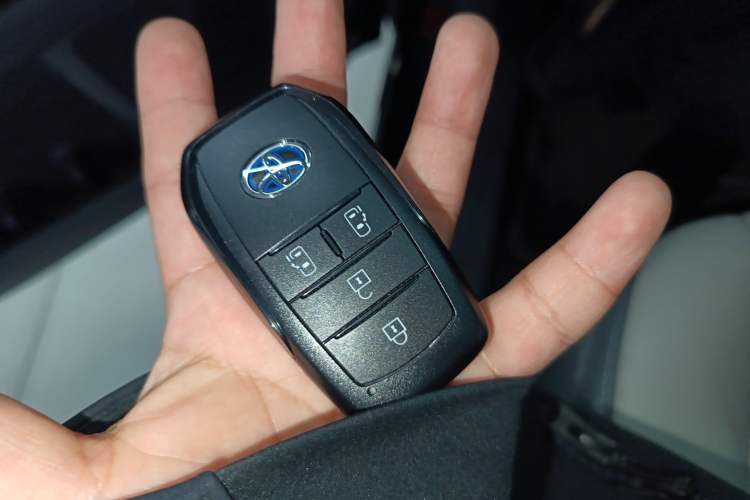 Used Toyota SIENNA 2021 2.5L Hybrid Comfort Edition Vehicle Key