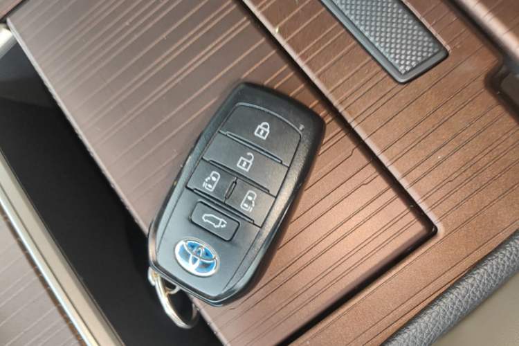 Used Toyota SIENNA 2021 2.5L Hybrid Luxury Edition Vehicle Key