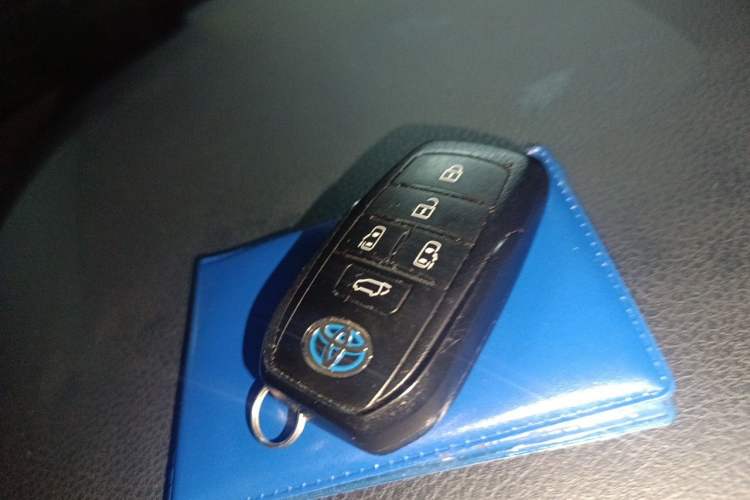 Used Toyota SIENNA 2021 2.5L Hybrid Ultimate Edition Vehicle Key