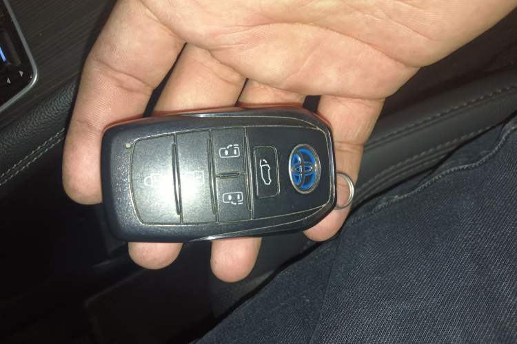 Used Toyota SIENNA 2021 2.5L Hybrid Premium Edition Vehicle Key
