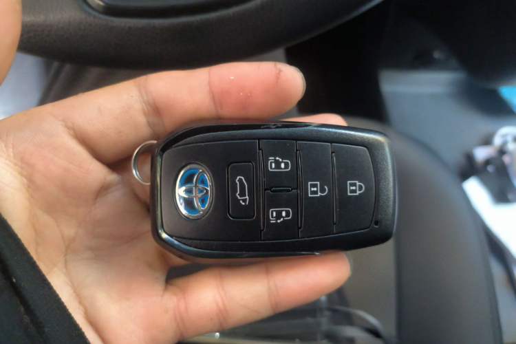 Used Toyota SIENNA 2021 2.5L Hybrid Premium Edition Vehicle Key