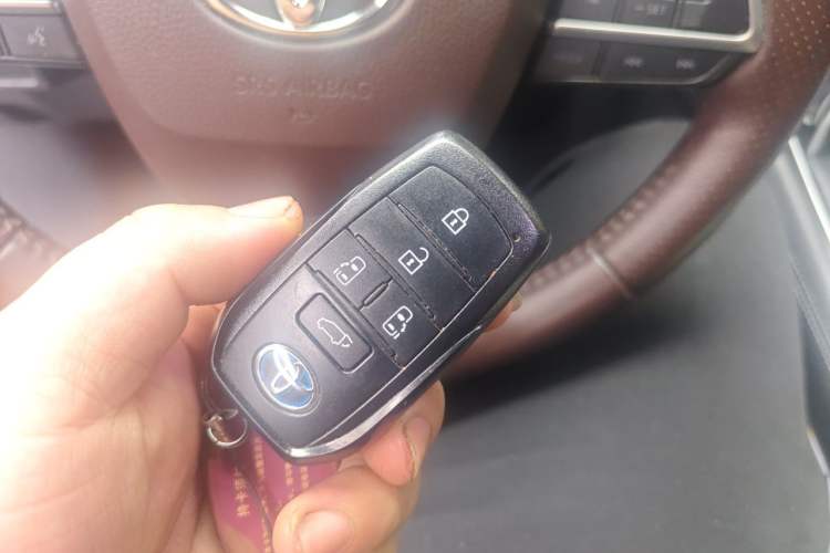Used Toyota SIENNA 2021 2.5L Hybrid Platinum Edition Vehicle Key