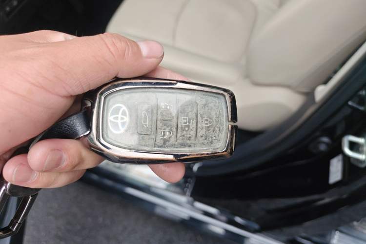 Used Toyota SIENNA 2021 2.5L Hybrid Luxury Edition Vehicle Key