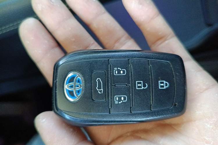 Used Toyota SIENNA 2021 2.5L Hybrid Premium Edition Vehicle Key