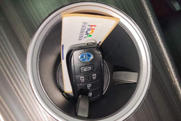 Used Toyota SIENNA 2021 2.5L Hybrid Premium Edition Vehicle Key