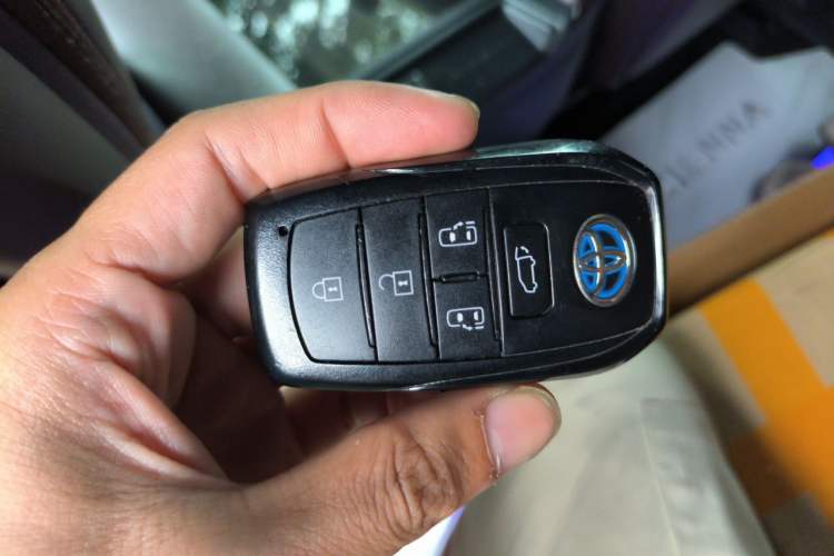 Used Toyota SIENNA 2021 2.5L Hybrid Platinum Edition Vehicle Key