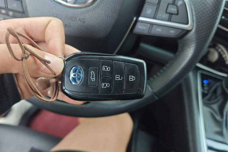 Used Toyota SIENNA 2021 2.5L Hybrid Premium Edition Vehicle Key