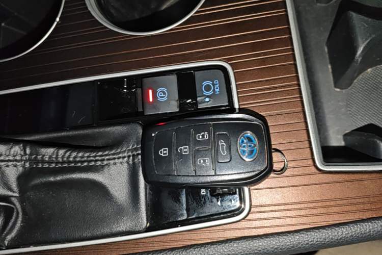 Used Toyota SIENNA 2021 2.5L Hybrid Luxury Edition Vehicle Key