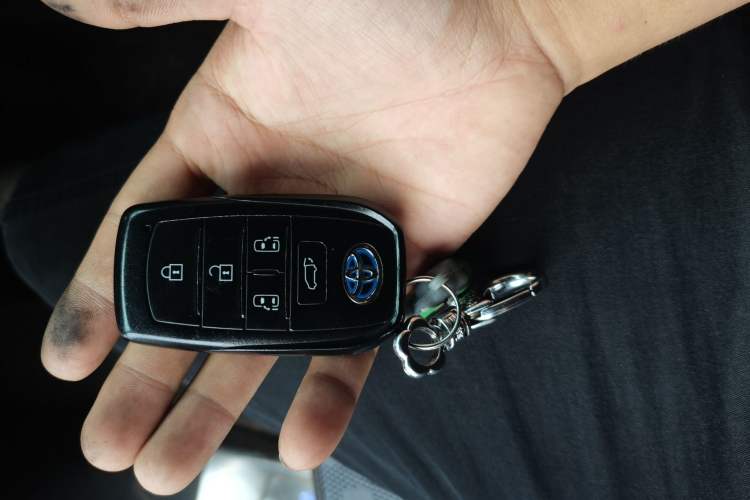 Used Toyota SIENNA 2021 2.5L Hybrid Platinum Edition Vehicle Key