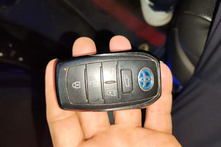 Used Toyota SIENNA 2021 2.5L Hybrid Premium Edition Vehicle Key