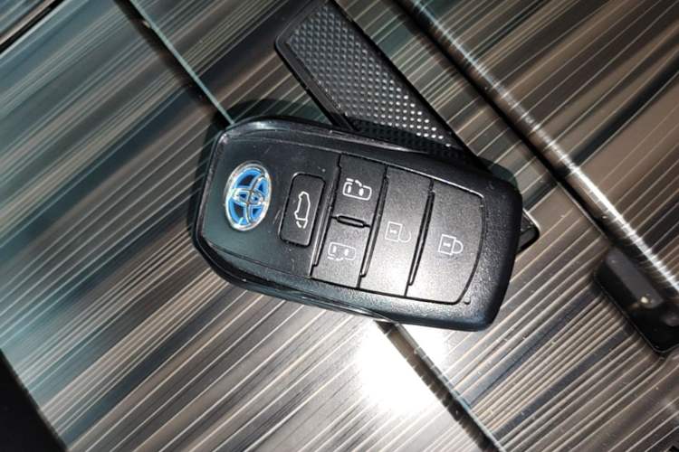 Used Toyota SIENNA 2021 2.5L Hybrid Premium Edition Vehicle Key