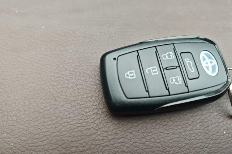 Used Toyota SIENNA 2021 2.5L Hybrid Platinum Edition Vehicle Key
