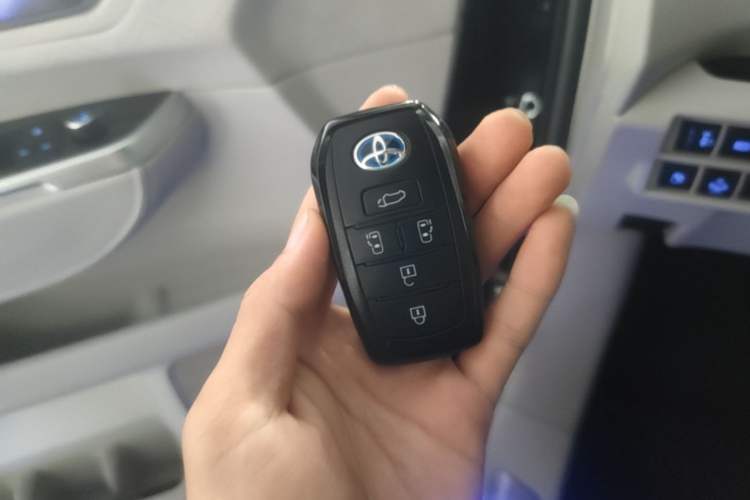 Used Toyota SIENNA 2021 2.5L Hybrid Ultimate Edition Vehicle Key