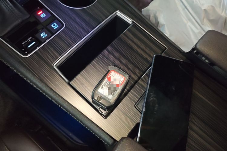 Used Toyota SIENNA 2021 2.5L Hybrid Platinum Edition Vehicle Key
