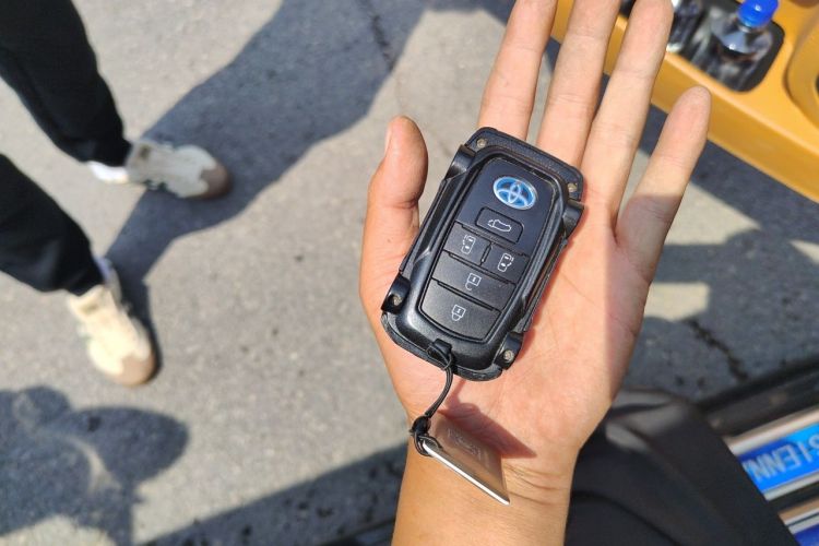 Used Toyota SIENNA 2021 2.5L Hybrid Luxury Edition Vehicle Key