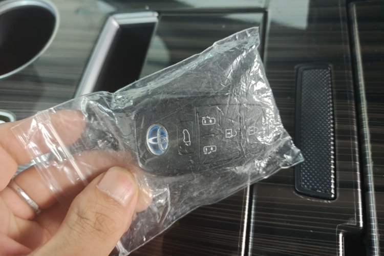 Used Toyota SIENNA 2021 2.5L Hybrid Platinum Edition Vehicle Key