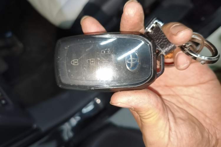 Used Toyota SIENNA 2021 2.5L Hybrid Comfort Edition Vehicle Key