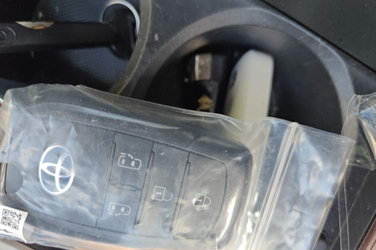 Used Toyota SIENNA 2021 2.5L Hybrid Comfort Edition Vehicle Key