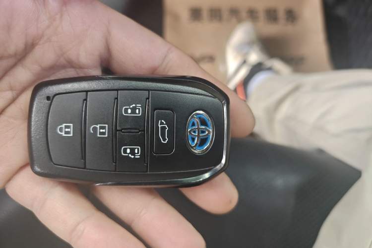 Used Toyota SIENNA 2021 2.5L Hybrid Premium Edition Vehicle Key