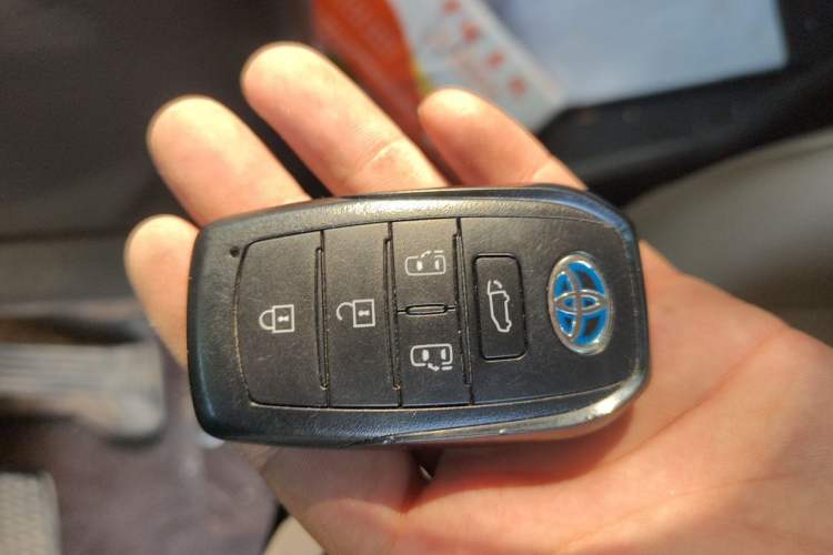 Used Toyota SIENNA 2021 2.5L Hybrid Luxury Edition Vehicle Key