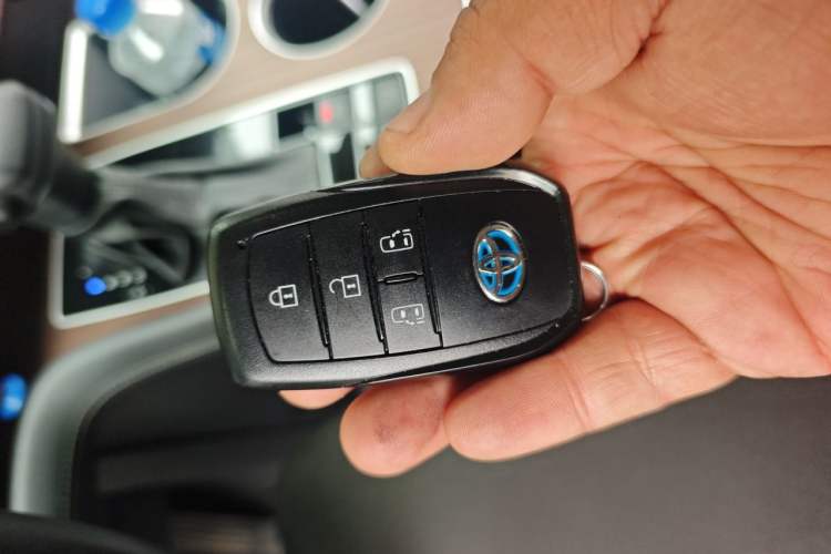 Used Toyota SIENNA 2021 2.5L Hybrid Comfort Edition Vehicle Key
