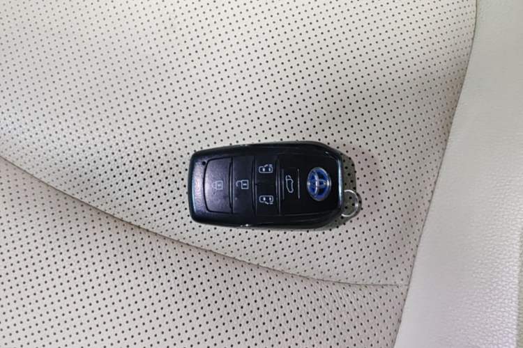 Used Toyota SIENNA 2021 2.5L Hybrid Luxury Edition Vehicle Key