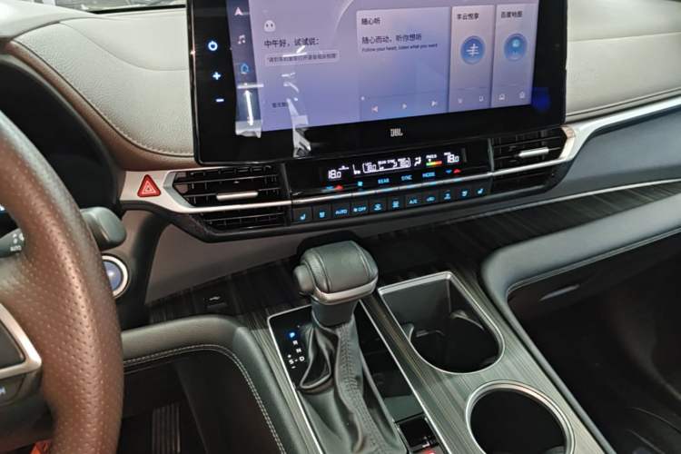 Used Toyota SIENNA 2021 2.5L Hybrid Platinum Edition Audio And AC Panel