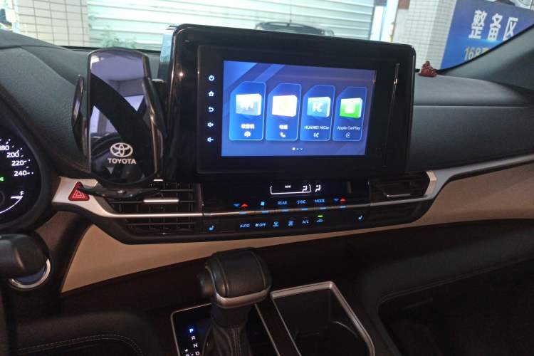 Used Toyota SIENNA 2021 2.5L Hybrid Luxury Edition Audio And AC Panel