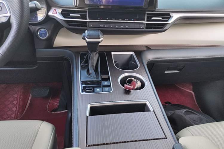 Used Toyota SIENNA 2021 2.5L Hybrid Luxury Edition Audio And AC Panel