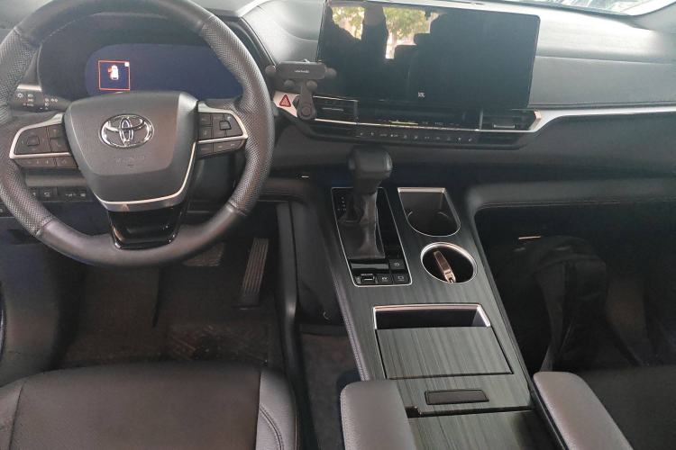 Used Toyota SIENNA 2021 2.5L Hybrid Platinum Edition Center Console