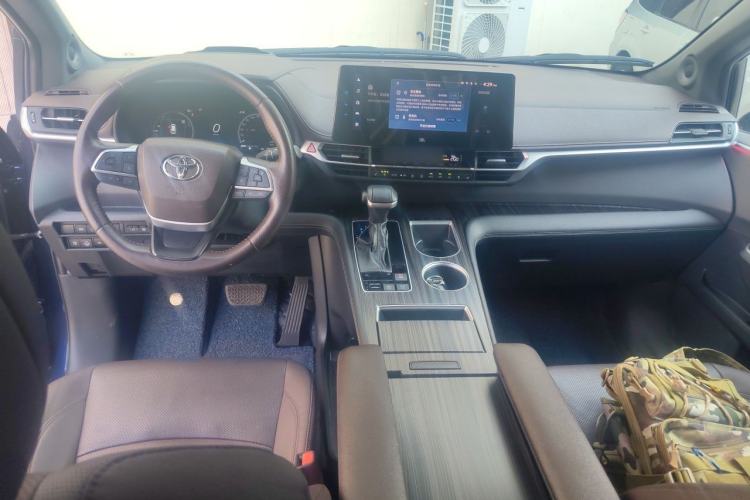 Used Toyota SIENNA 2021 2.5L Hybrid Platinum Edition Center Console