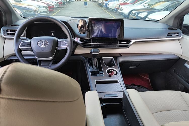 Used Toyota SIENNA 2021 2.5L Hybrid Luxury Edition Center Console