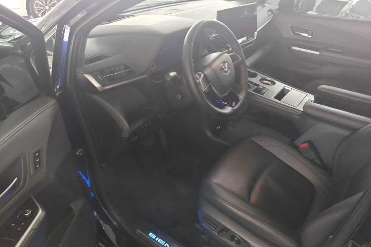 Used Toyota SIENNA 2021 2.5L Hybrid Platinum Edition Driver Seat