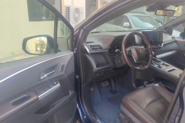Used Toyota SIENNA 2021 2.5L Hybrid Platinum Edition Driver Seat