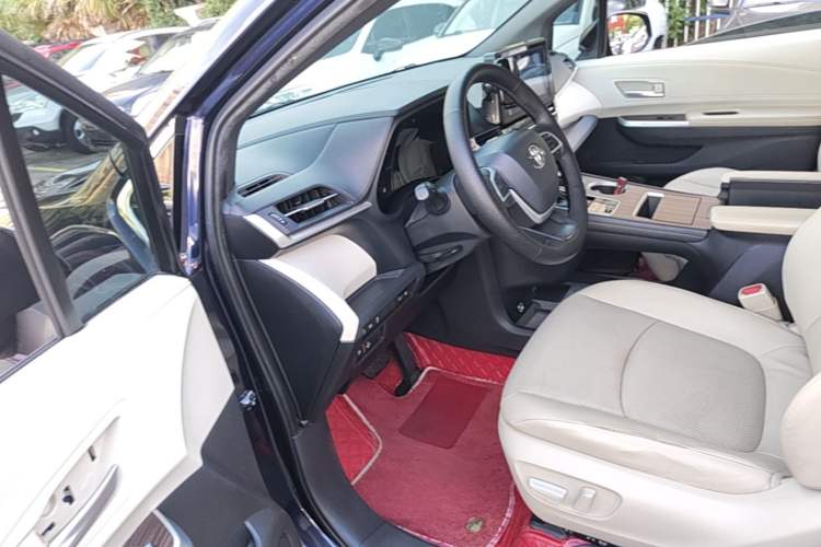 Used Toyota SIENNA 2021 2.5L Hybrid Luxury Edition Driver Seat