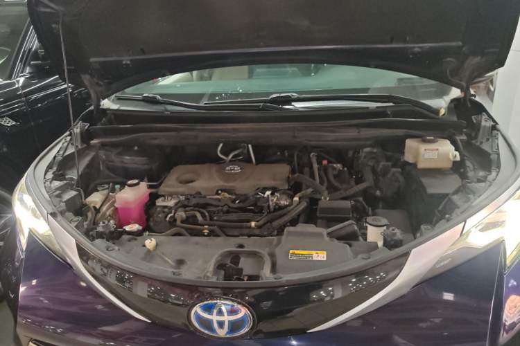 Used Toyota SIENNA 2021 2.5L Hybrid Ultimate Edition Engine Bay