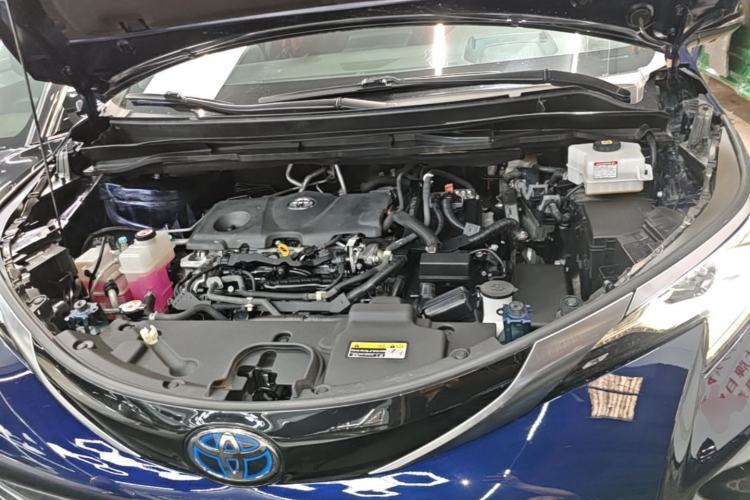 Used Toyota SIENNA 2021 2.5L Hybrid Platinum Edition Engine Bay