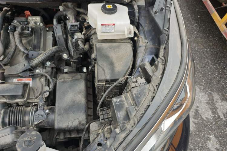 Used Toyota SIENNA 2021 2.5L Hybrid Luxury Edition Engine Bay Left