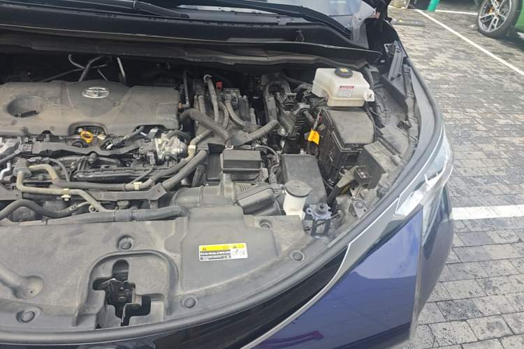 Used Toyota SIENNA 2021 2.5L Hybrid Platinum Edition Engine Bay Left
